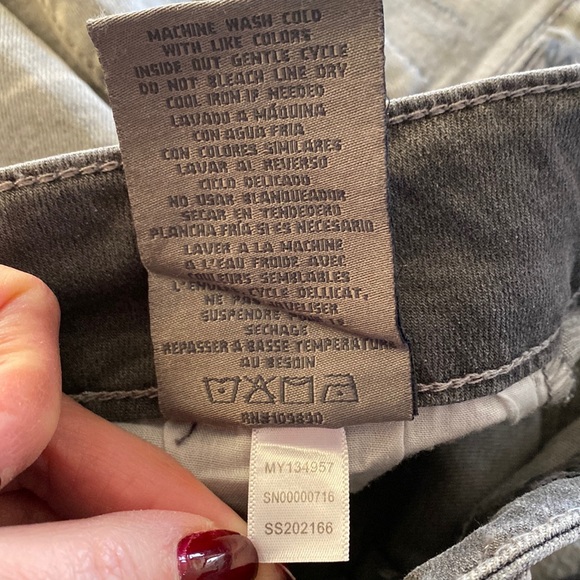 Seven7 | Ankle Skinny Derstroyed/ Embroidered Jeans w/ Shark bite hem - Picture 7 of 12